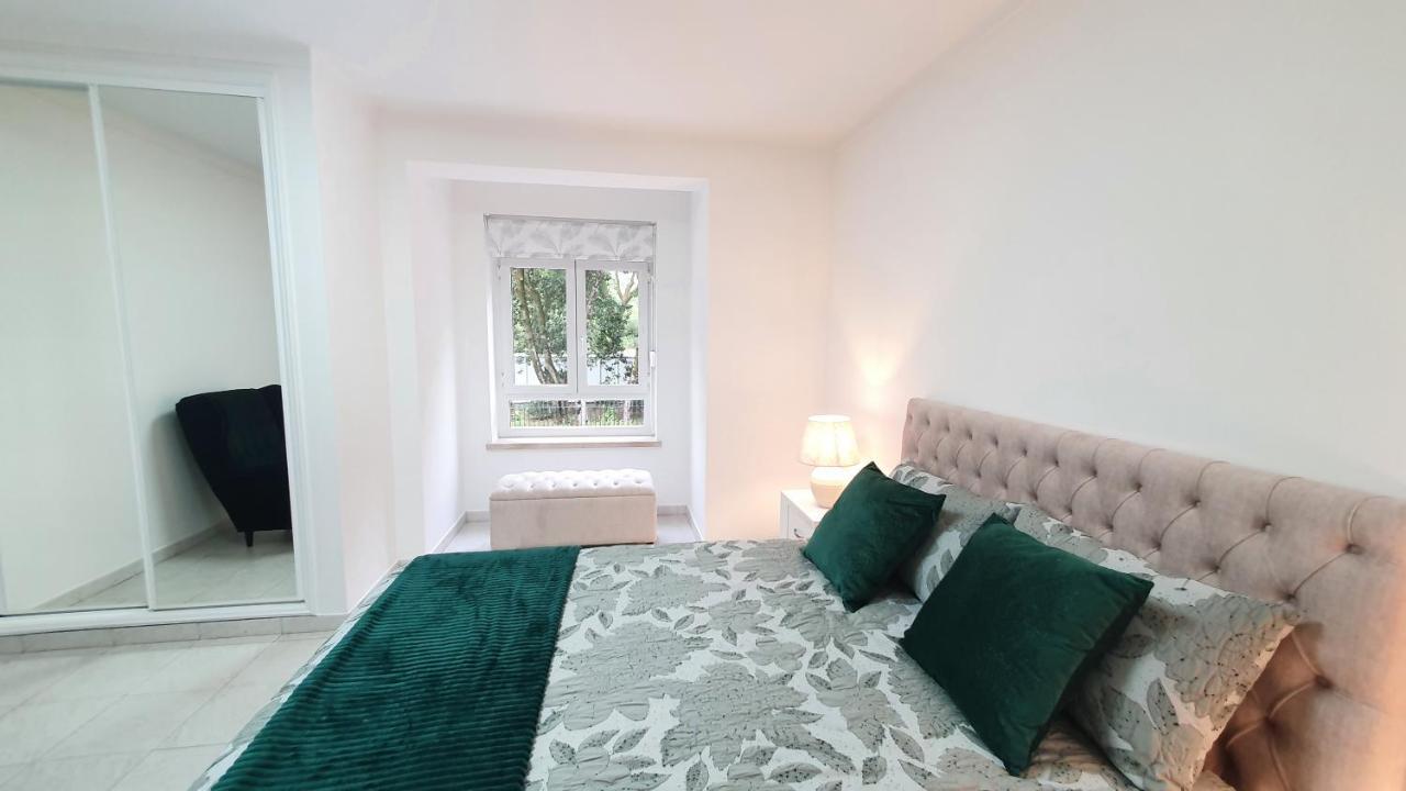 Caldas Da Rainha'S Green & White Exterior photo