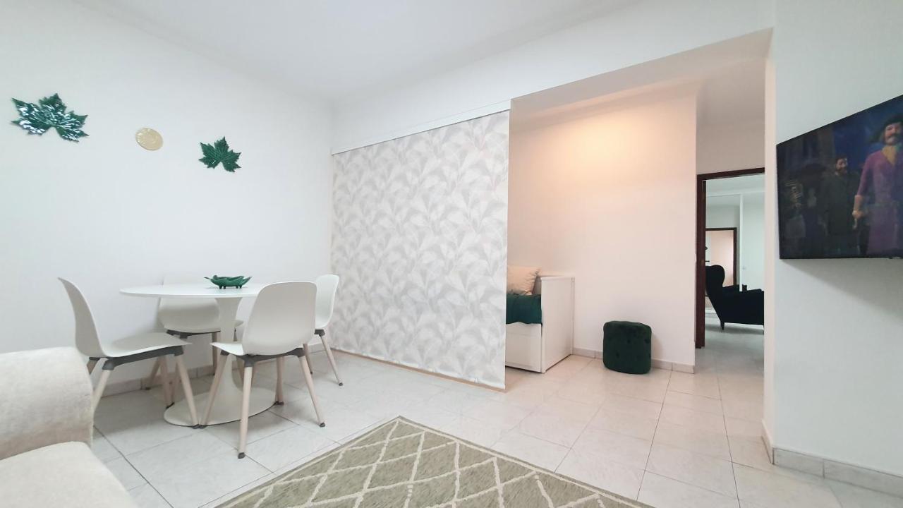 Caldas Da Rainha'S Green & White Exterior photo